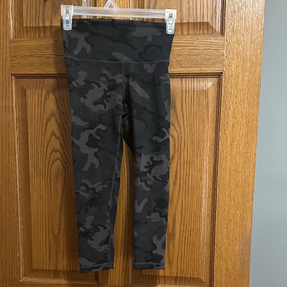 ZYIA women’s Black Camouflage Leggings Size 0